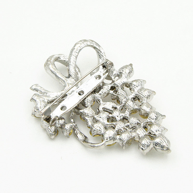 Diamond Grape Cluster Brooch – Elegant Vine-Inspired Sparkle