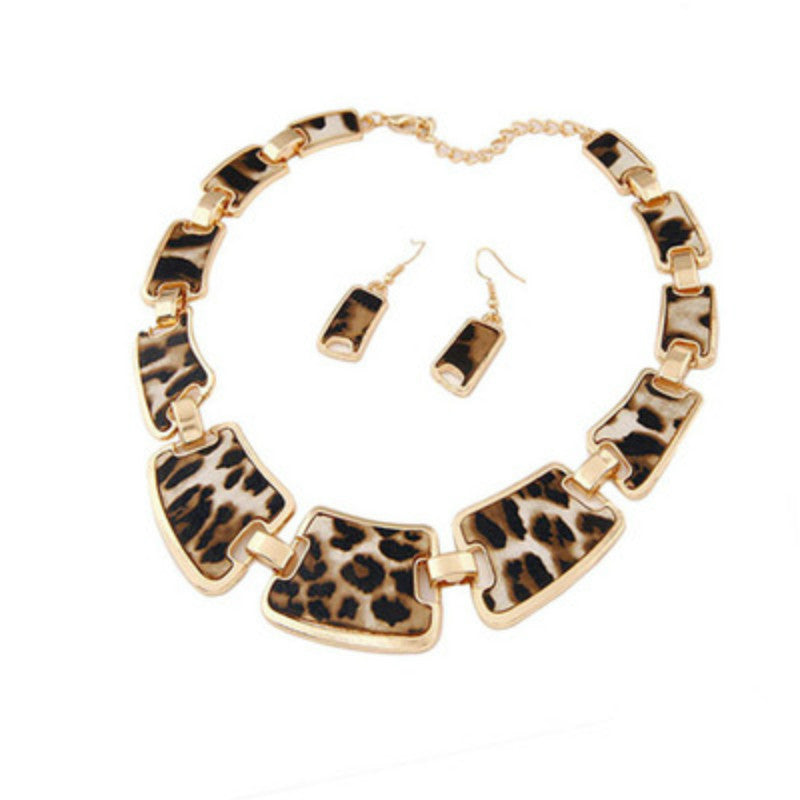 Vintage Leopard Print Necklace & Earrings Set – Bold Exaggerated Style