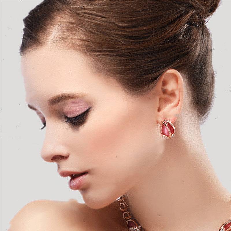 Tulip Elegance Necklace & Earrings Set – Gold-Tone Floral Luxury