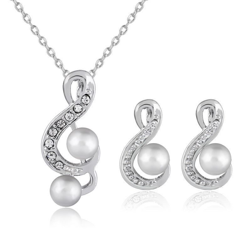 Elegant Bridal Jewelry Set – Silver-Coated Treble Clef Pendant with Imitation Pearls, Includes Matching Earrings.