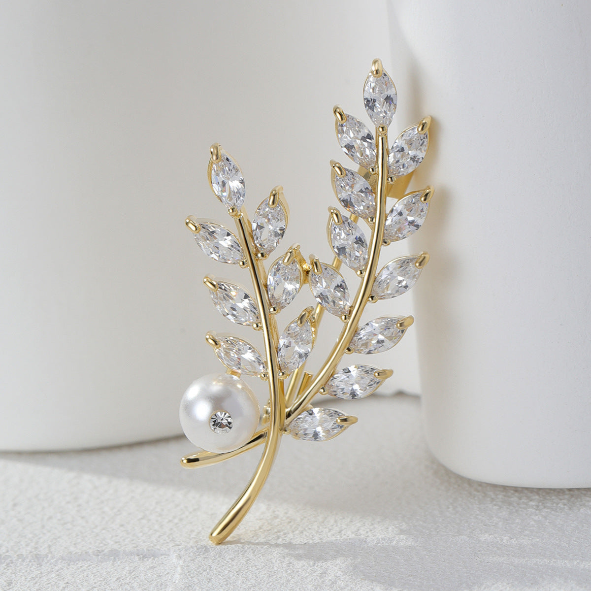 Leaf Pearl Accent Brooch – Graceful Wheat-Inspired Elegance