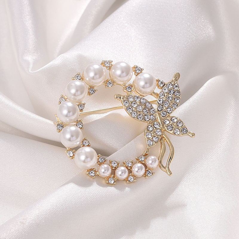 Crown Pearl Rhinestone Brooch – Classic Elegance with a Regal Touch