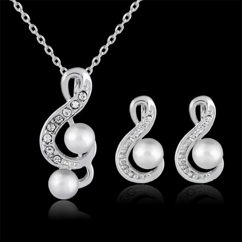 Elegant Bridal Jewelry Set – Silver-Coated Treble Clef Pendant with Imitation Pearls, Includes Matching Earrings.