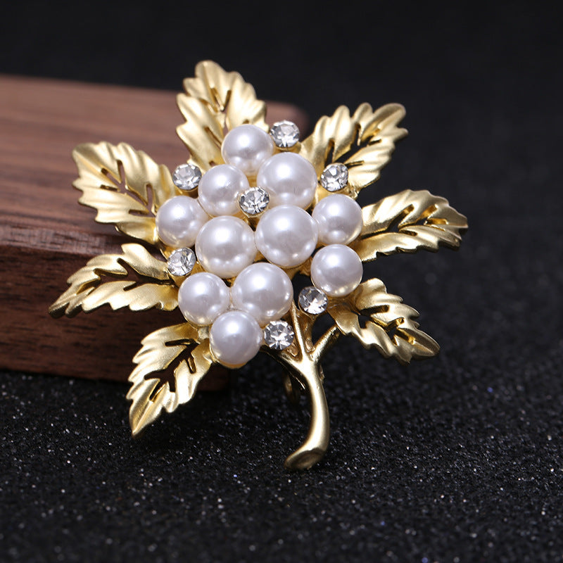 Matte Leaf Pearl Brooch – Retro Korean Style with Rhinestone Accents