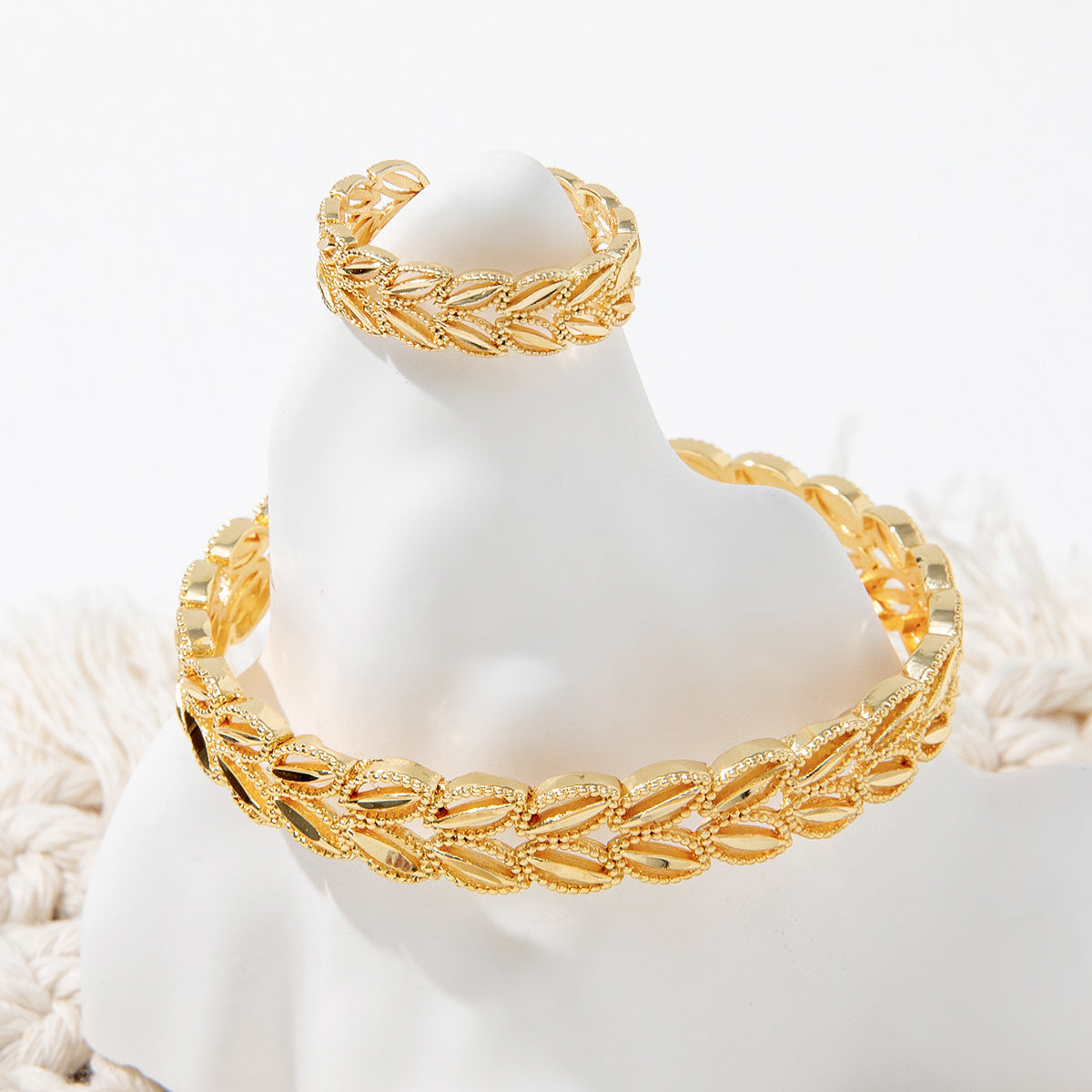 2Pcs Fashion 18k Gold Plated Wheat Ear Leaves Opening Bracelet and Ring Set