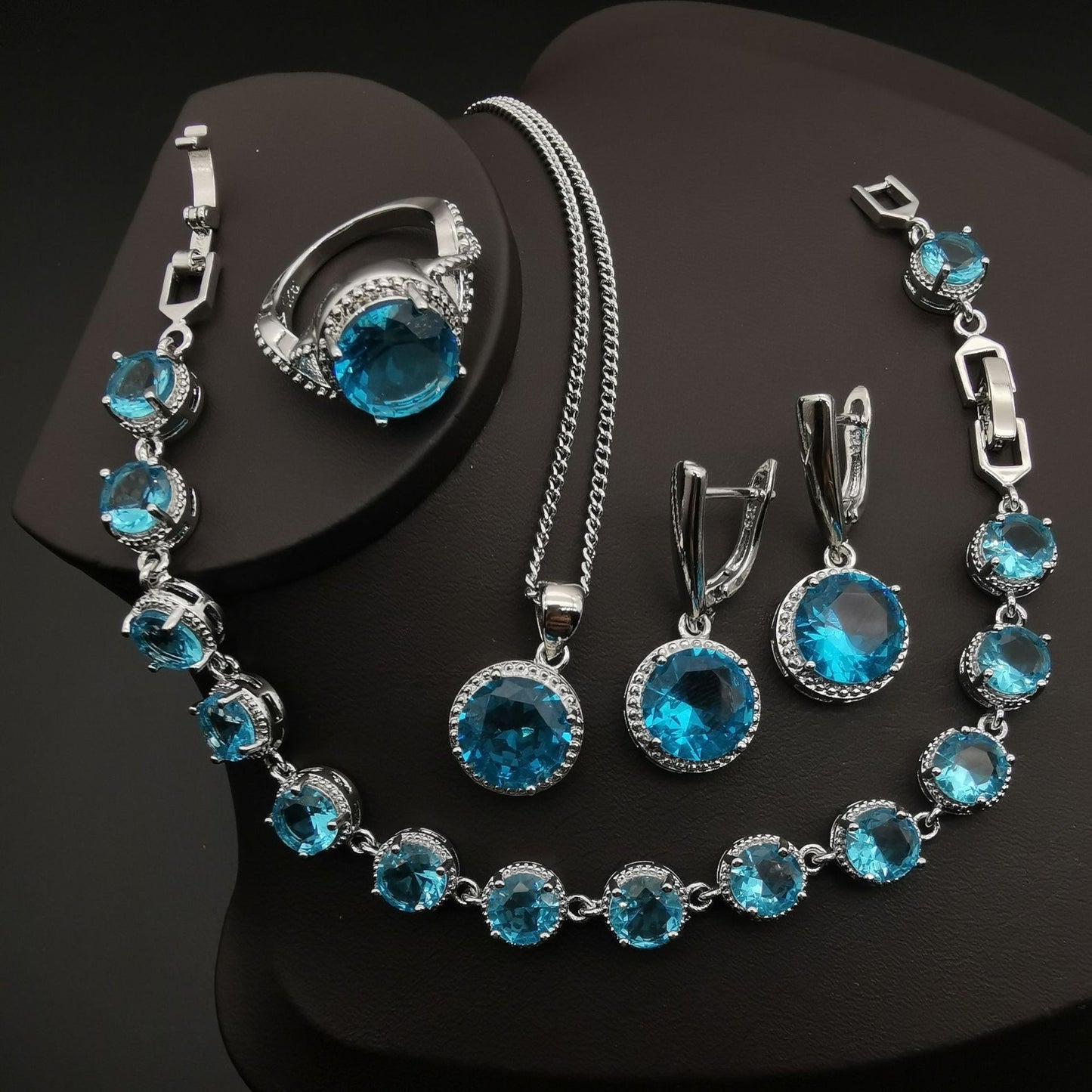 European & American Style 4-Piece Round Diamond Jewelry Set – Elegant & Classic