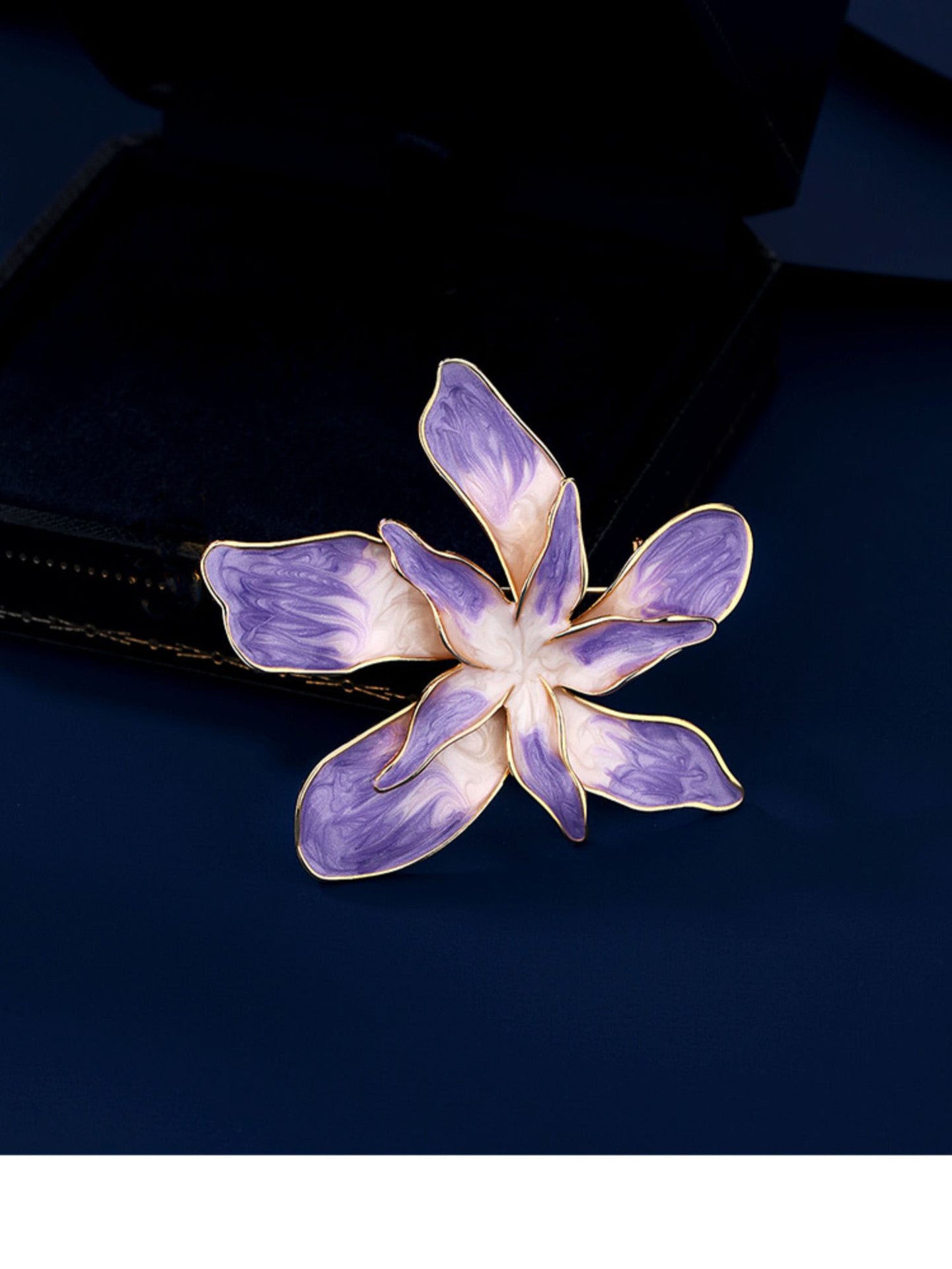Purple Gradient Flower Brooch – Elegant Bloom for Everyday Beauty