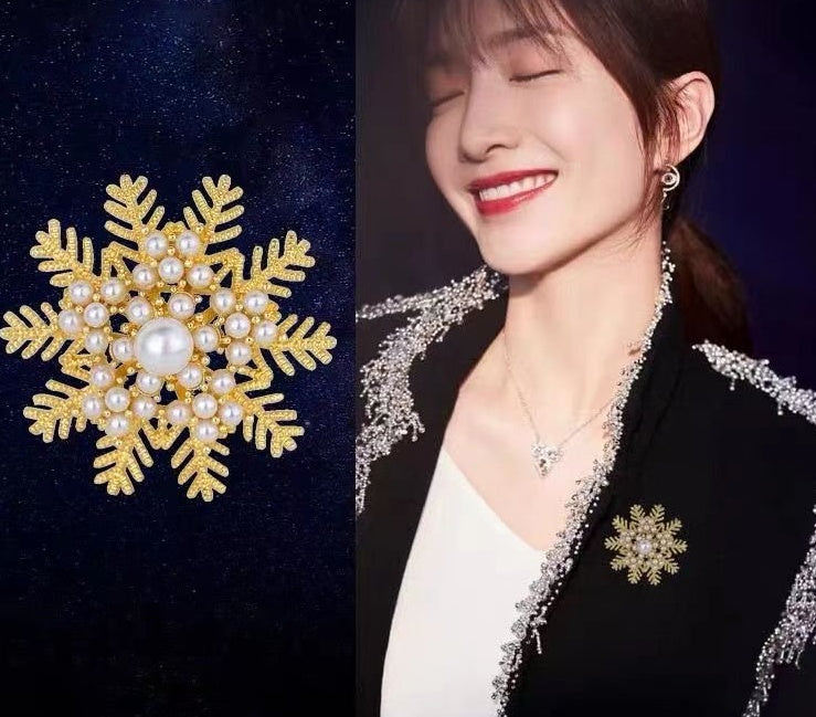 Pearl Snowflake Brooch – Elegant Winter Accent with Vintage Glamour