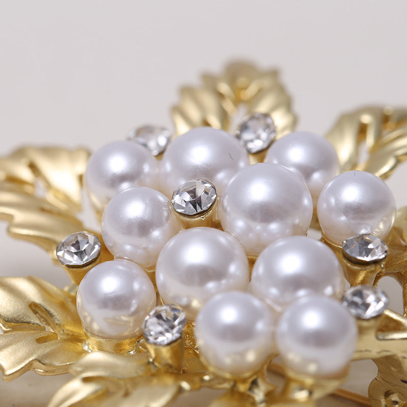 Matte Leaf Pearl Brooch – Retro Korean Style with Rhinestone Accents