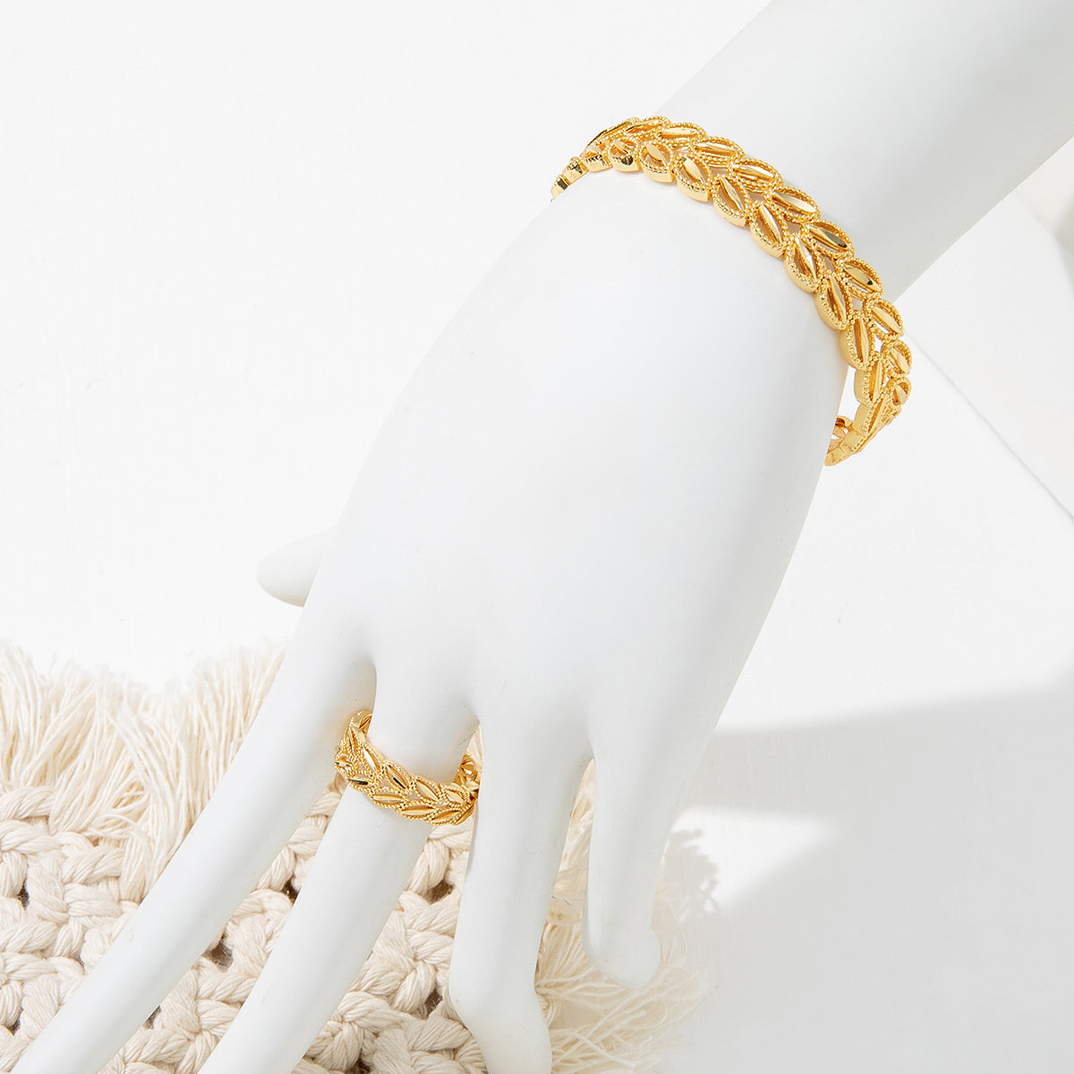 2Pcs Fashion 18k Gold Plated Wheat Ear Leaves Opening Bracelet and Ring Set