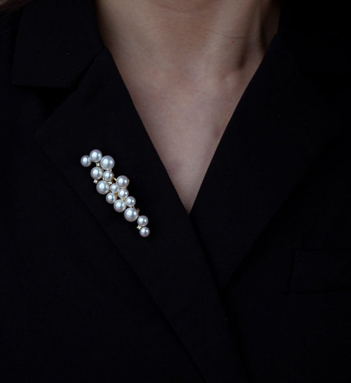 Golden Pearl & Zircon Elegance Brooch – Light Luxury Statement Piece