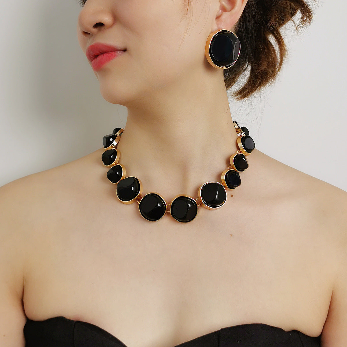 Round Three-Dimensional Pattern Necklace & Earring Set – Fashion Jewelry