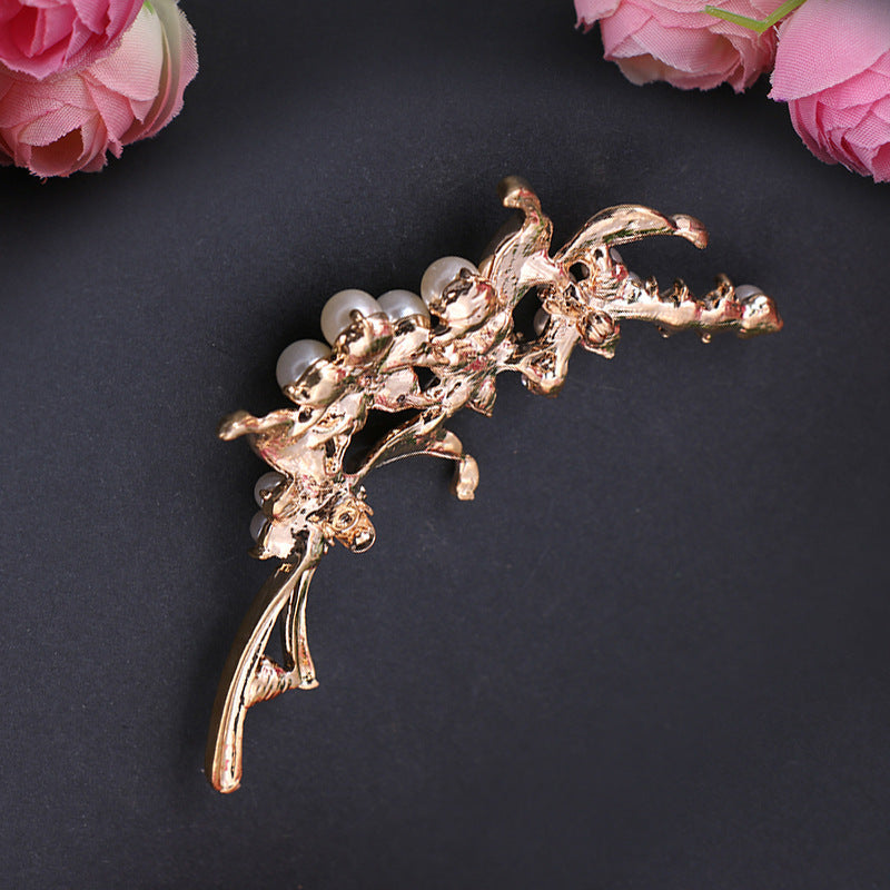Elegant Pearl and Diamond-Inspired Bauhinia Flower Brooch