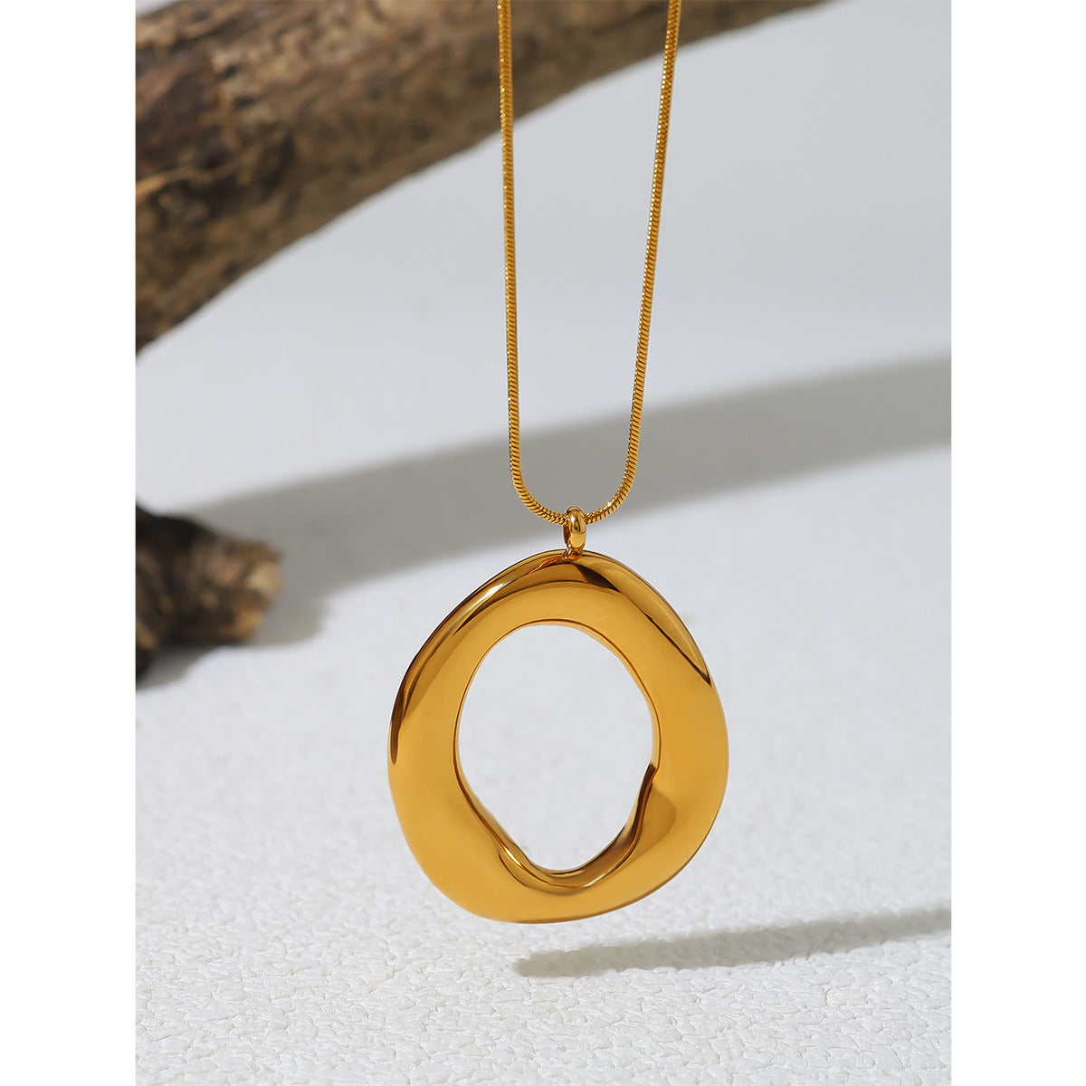 Stainless Steel 18K Gold-Plated O-Type Ring Pendant Necklace – Simple Glossy Jewelry