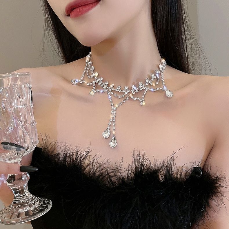 Rhinestone & Pearl Double-Layer Tassel Necklace – Elegant Layered Statement Jewelry