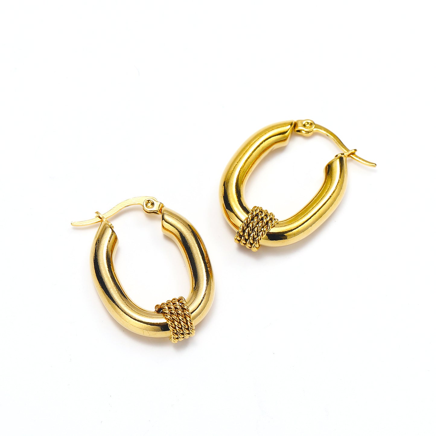 Twist Ear Clip for Women – Minority-Inspired Fashion Jewelry