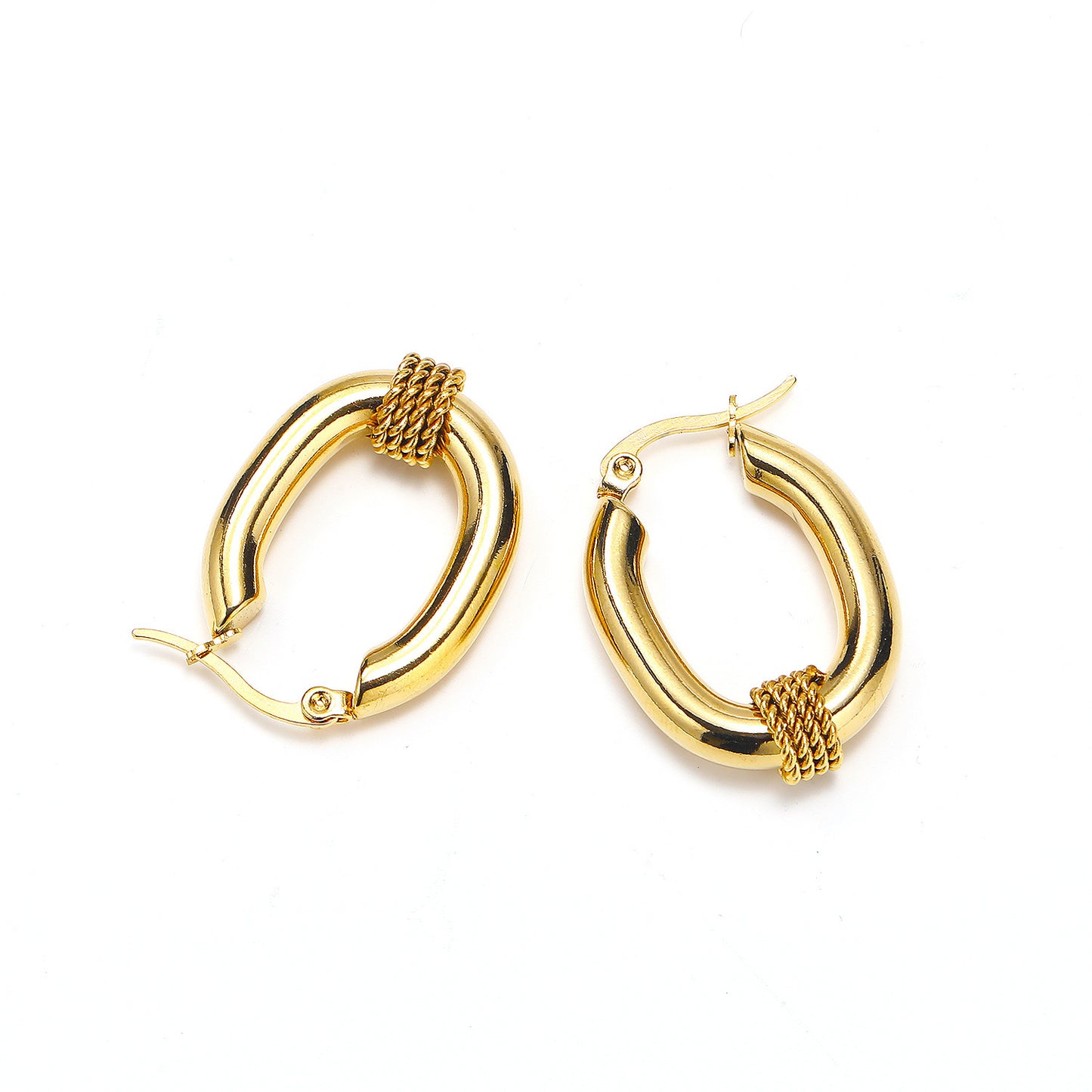 Twist Ear Clip for Women – Minority-Inspired Fashion Jewelry