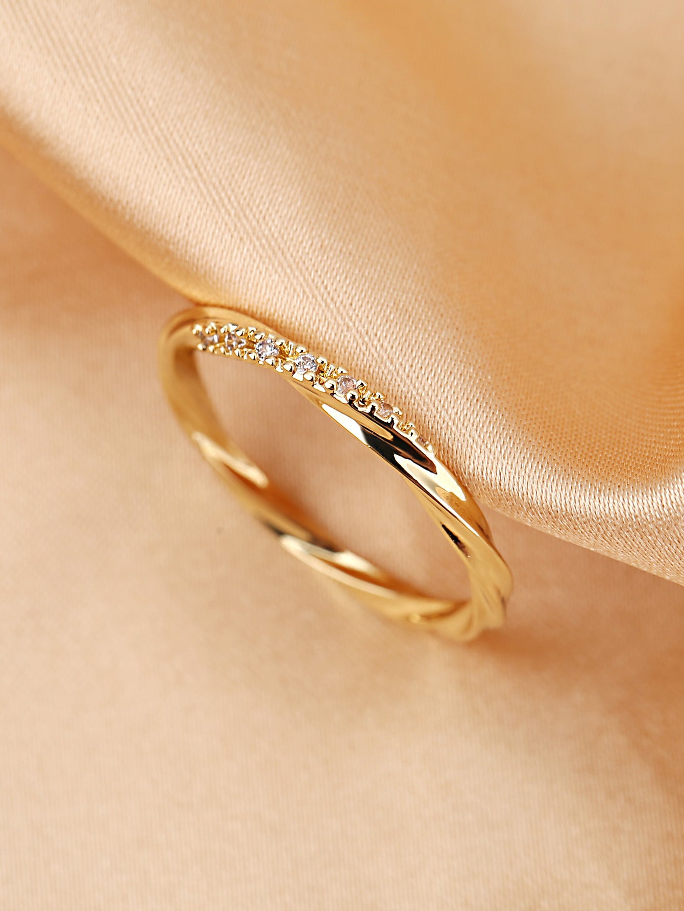 Women's High-Grade Twist Diamond Ring – Unique Personality Jewelry