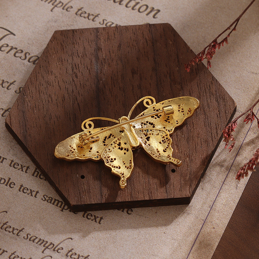 Retro Enamel Butterfly Brooch – Colorful Vintage Charm