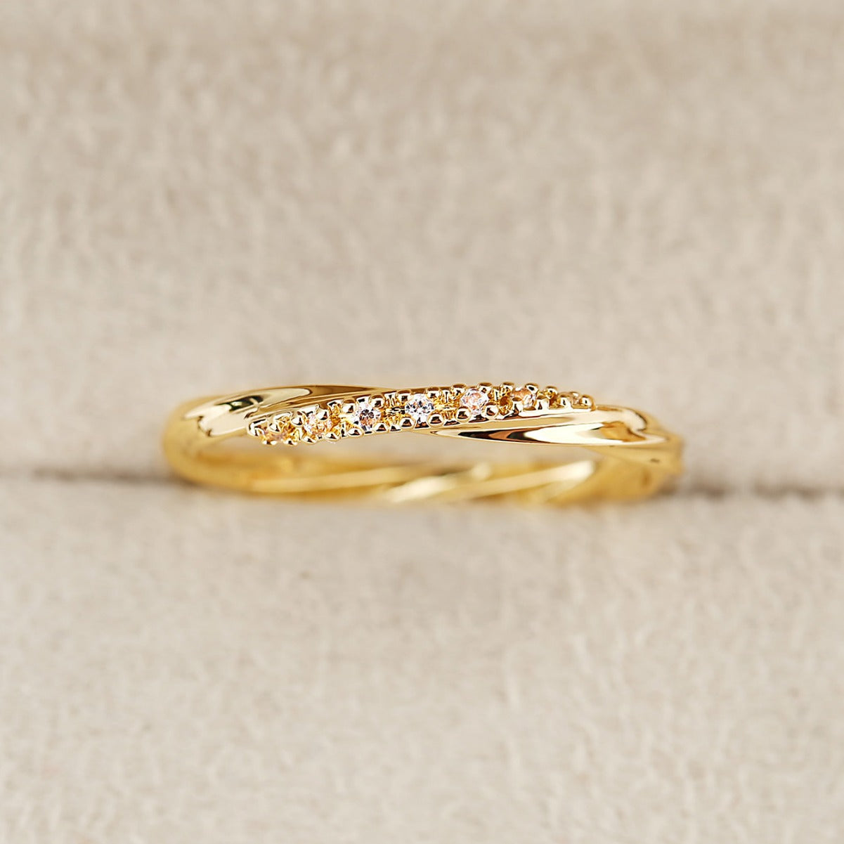 Women's High-Grade Twist Diamond Ring – Unique Personality Jewelry