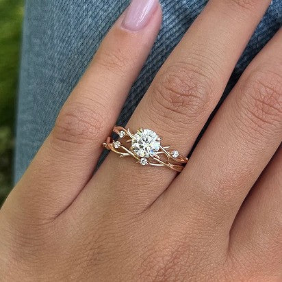 Lianzhi Inspired Zircon Proposal Ring – Elegant Rose Gold Geometry