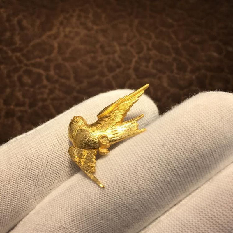 Golden Bird Accent Brooch – Refined Statement Piece for Women