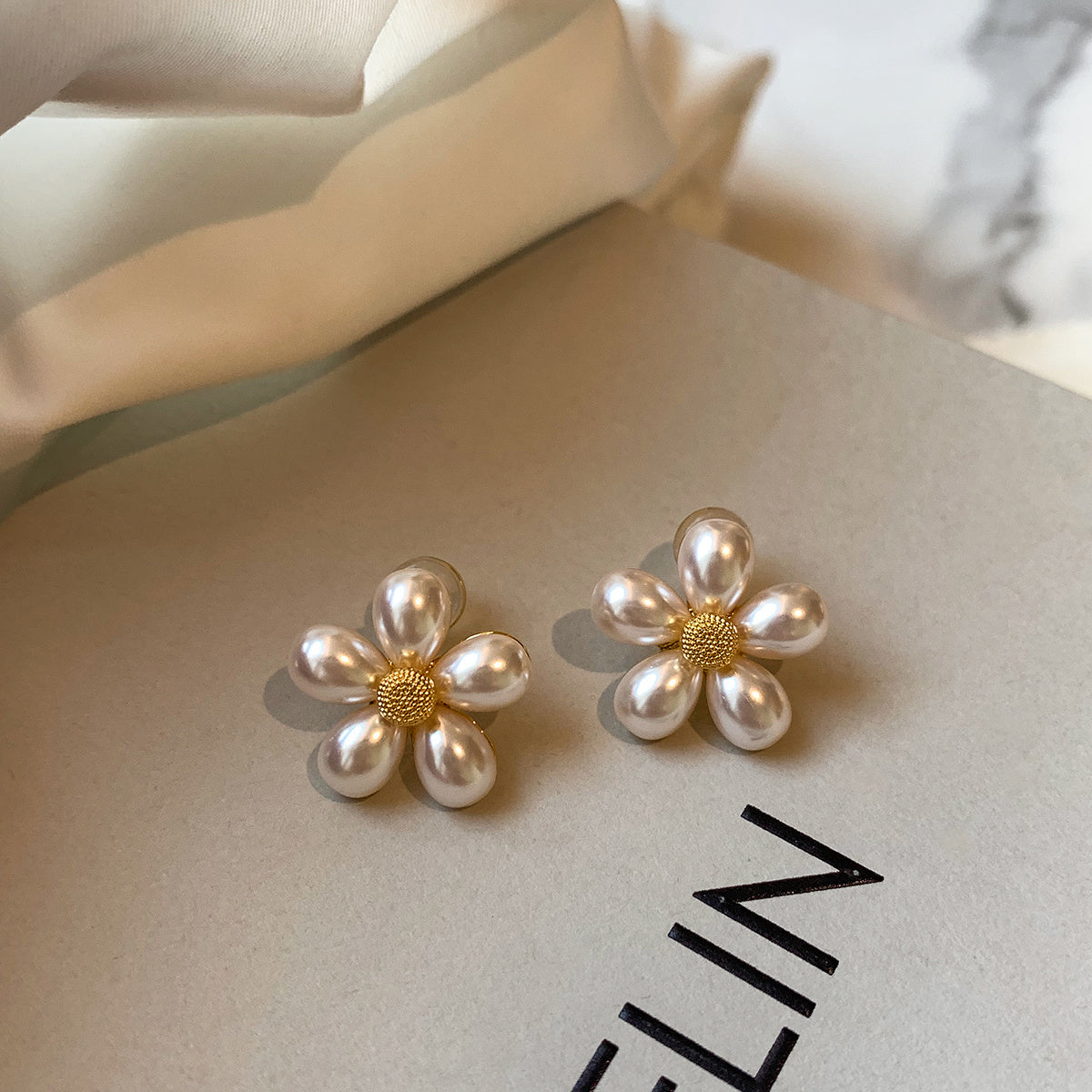 Sterling Silver Flower Pearl Stud Earrings for Ladies