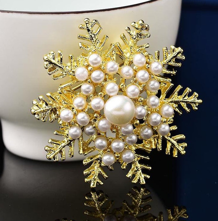 Pearl Snowflake Brooch – Elegant Winter Accent with Vintage Glamour