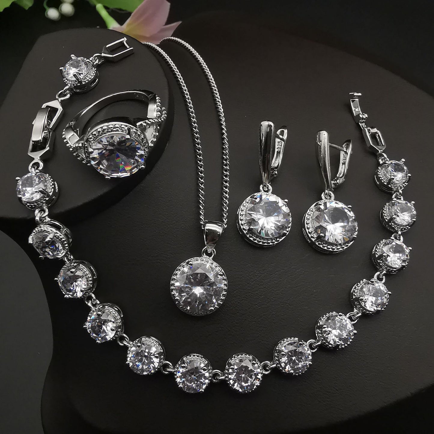 European & American Style 4-Piece Round Diamond Jewelry Set – Elegant & Classic