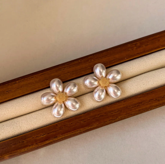 Sterling Silver Flower Pearl Stud Earrings for Ladies