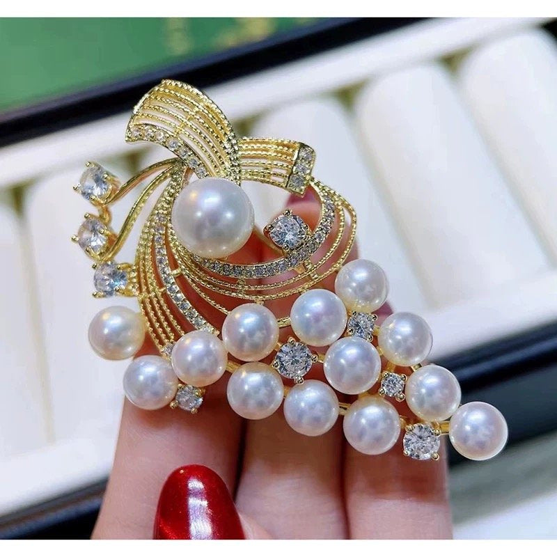 Elegant Pearl Cluster Brooch – Feminine Luxury for Coats and Formalwear