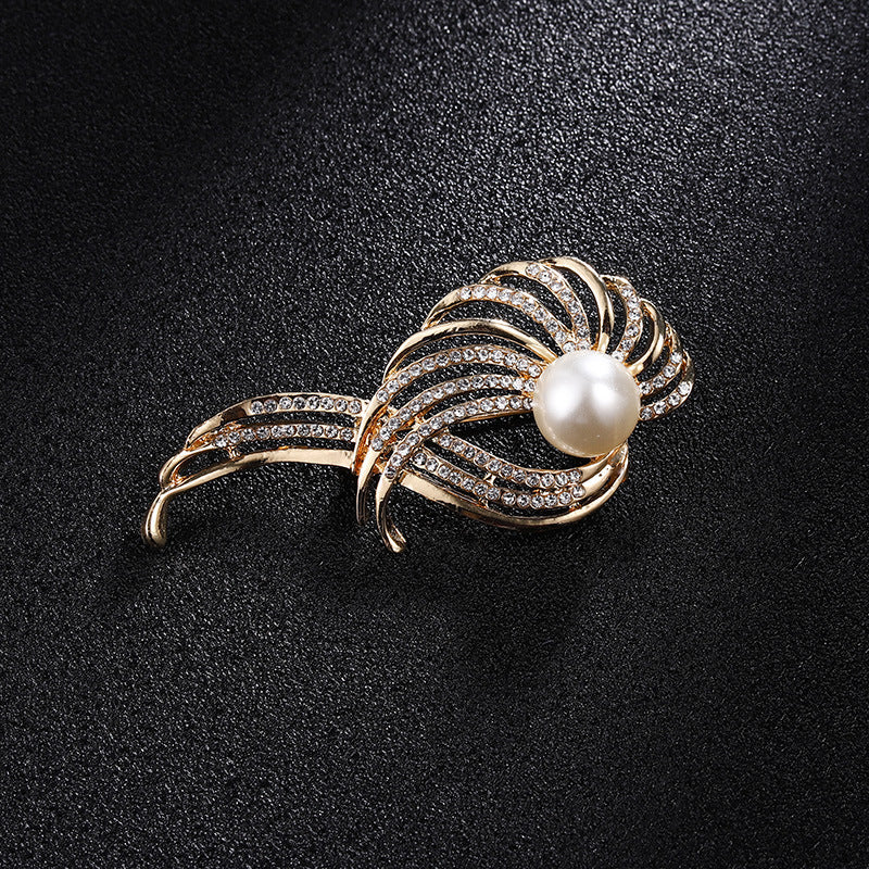 Crown Pearl Rhinestone Brooch – Classic Elegance with a Regal Touch