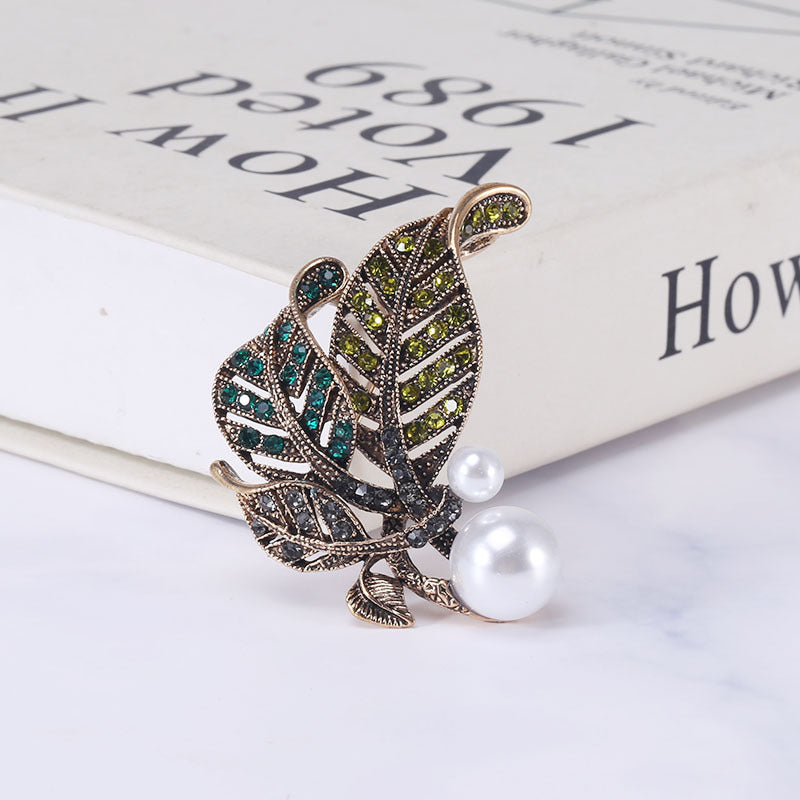 Graceful Rhinestone Pearl Leaf Brooch – Retro Korean Drip Series
