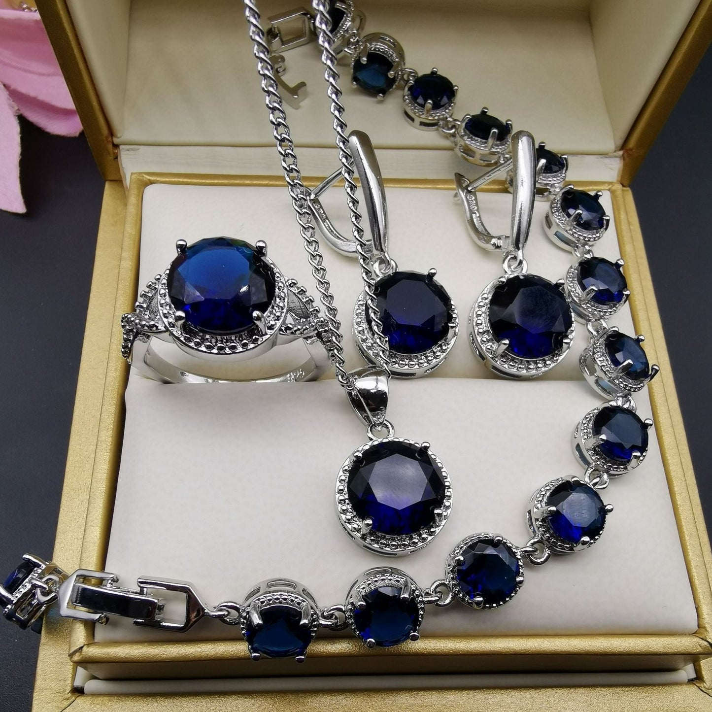 European & American Style 4-Piece Round Diamond Jewelry Set – Elegant & Classic