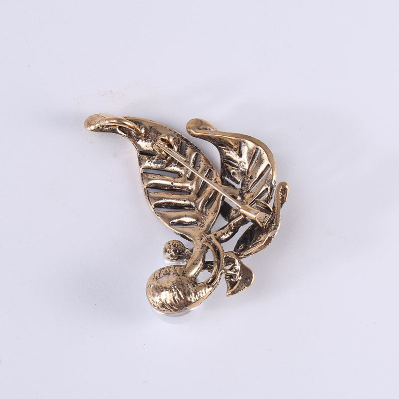 Graceful Rhinestone Pearl Leaf Brooch – Retro Korean Drip Series
