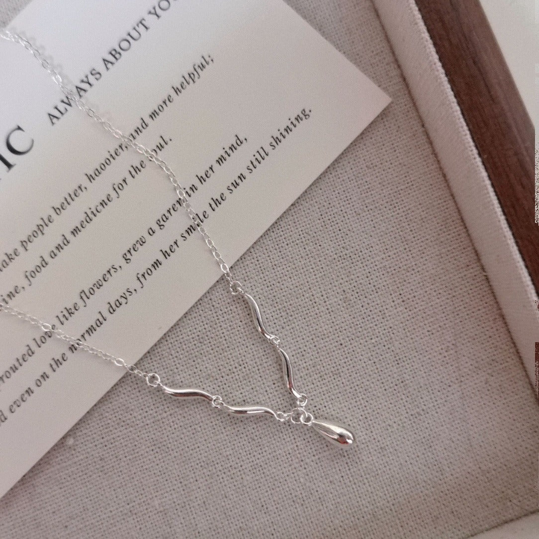 Women’s Water Drop Curved Copper Necklace – Elegant & Modern Design