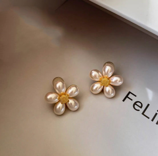 Sterling Silver Flower Pearl Stud Earrings for Ladies