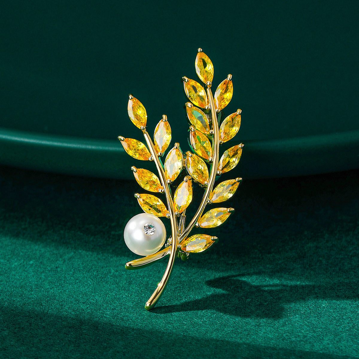 Leaf Pearl Accent Brooch – Graceful Wheat-Inspired Elegance