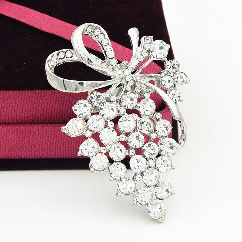 Diamond Grape Cluster Brooch – Elegant Vine-Inspired Sparkle