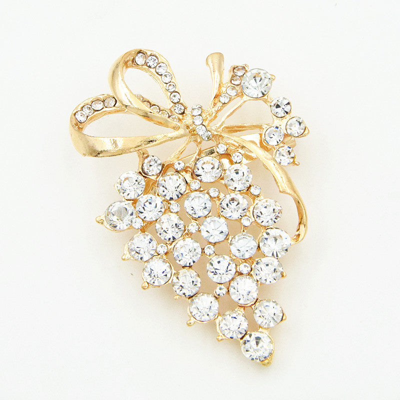 Diamond Grape Cluster Brooch – Elegant Vine-Inspired Sparkle