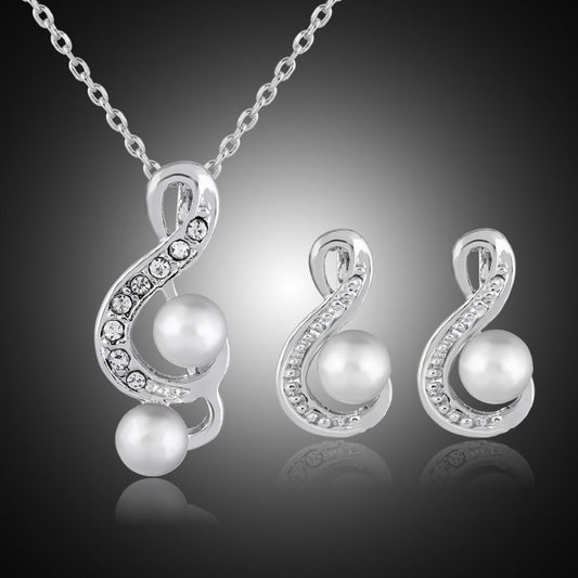 Elegant Bridal Jewelry Set – Silver-Coated Treble Clef Pendant with Imitation Pearls, Includes Matching Earrings.