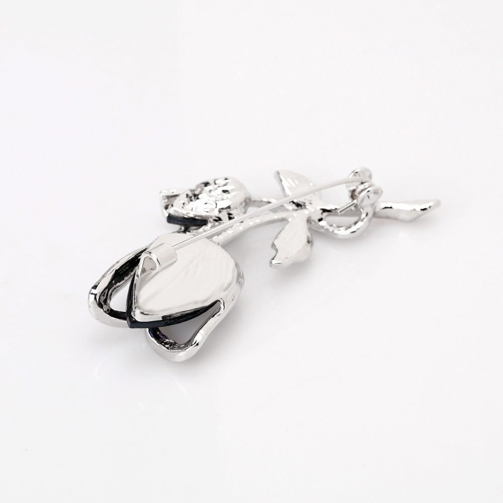 Elegant Shell Rose Flower Brooch – High-End Design
