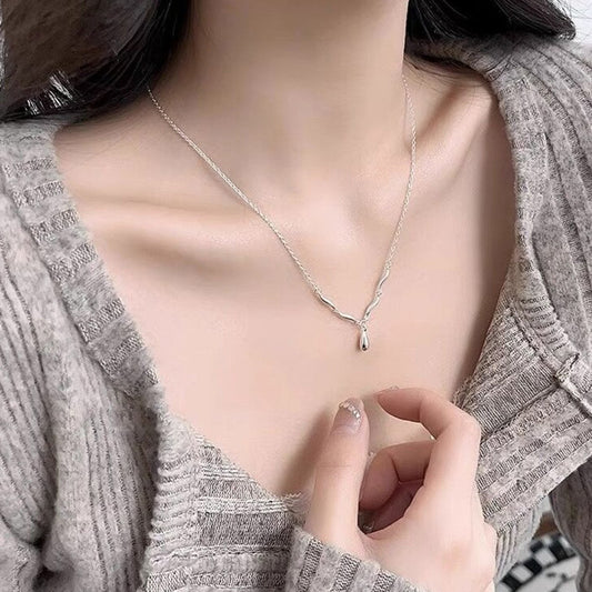 Women’s Water Drop Curved Copper Necklace – Elegant & Modern Design