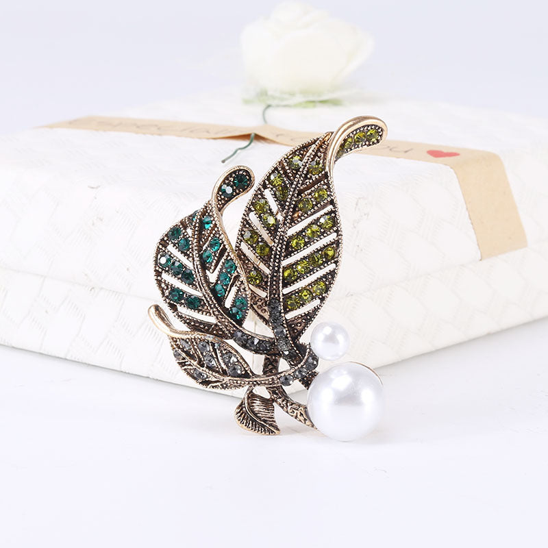 Graceful Rhinestone Pearl Leaf Brooch – Retro Korean Drip Series