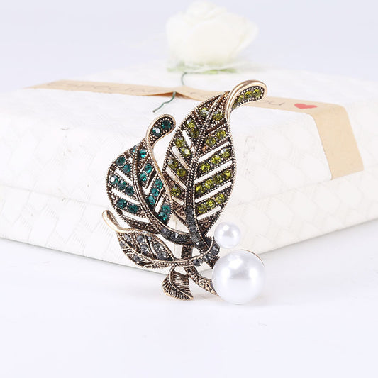 Graceful Rhinestone Pearl Leaf Brooch – Retro Korean Drip Series