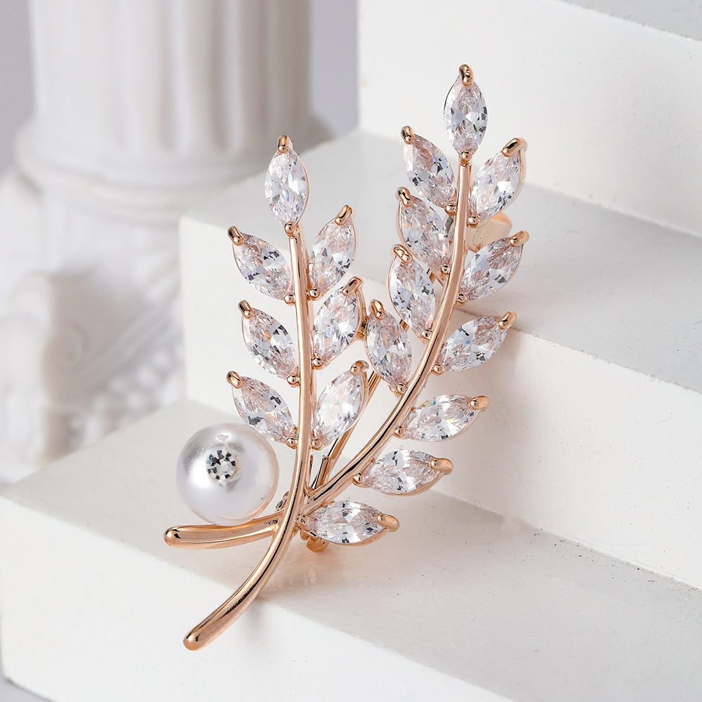 Leaf Pearl Accent Brooch – Graceful Wheat-Inspired Elegance