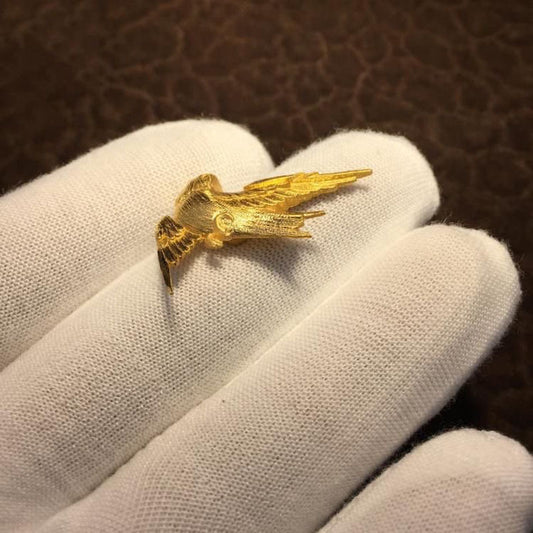 Golden Bird Accent Brooch – Refined Statement Piece for Women