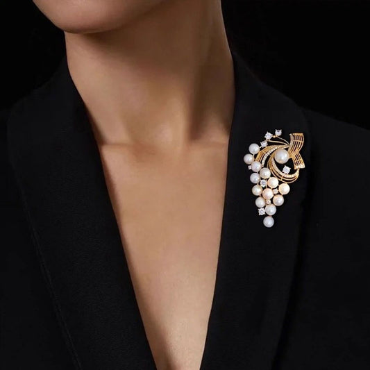 Elegant Pearl Cluster Brooch – Feminine Luxury for Coats and Formalwear