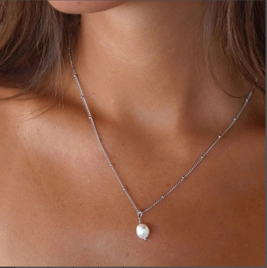 Light Luxury Pearl Pendant Necklace for Women