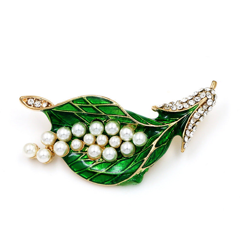 Simple Pearl and Rhinestone Flower Brooch for Women